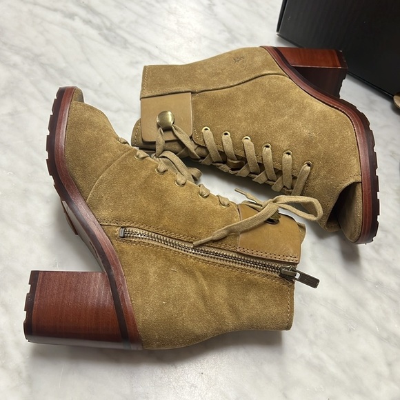 NIB Frye Danica Lug Combat Peep Toe Heeled Lace UP Bootie Size 6.5 in Sand Suede - Picture 8 of 12